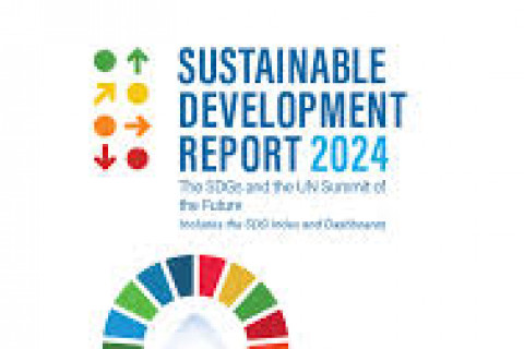 Titelblatt des Sustainable Development Report 2024 von SDSN: The SDGs and the UN Summit of the Future. Menschen stehen auf einem Weg durch eine Wiese. Im Hintergrung sind Berge zu sehen.